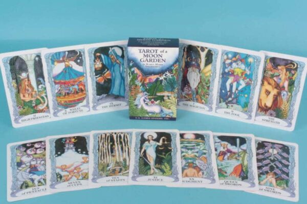 20203773 – Tarot of a Moon Garden